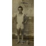 Friedl Gertrúd és Friedl Gusztáv havi uszodajegye a Császár Fürdőbe, Budapest, két darab sorszámozott fényképes igazolvány, fürdőruha, Horthy-korszak,  1928, 1920-as évek. Két darab eredeti fotó, papírkép két darab igazolványhoz csatolva.  