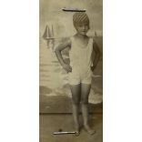 Friedl Gertrúd és Friedl Gusztáv havi uszodajegye a Császár Fürdőbe, Budapest, két darab sorszámozott fényképes igazolvány, fürdőruha, Horthy-korszak,  1928, 1920-as évek. Két darab eredeti fotó, papírkép két darab igazolványhoz csatolva.  