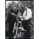 Fiatalok Jawa motorkerékpárral, jármű, közlekedés, szocializmus, 1960-as évek, Eredeti fotó, papírkép.