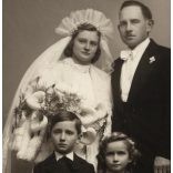 Csathó műterem, Kispest (Budapest) esküvő, vőlegény, menyasszony, virág, ünnep, Horthy-korszak, 1940-es évek, Eredeti fotó, papírkép. 