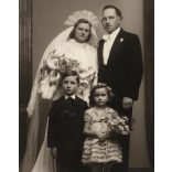 Csathó műterem, Kispest (Budapest) esküvő, vőlegény, menyasszony, virág, ünnep, Horthy-korszak, 1940-es évek, Eredeti fotó, papírkép. 