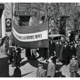 Március 15.-i felvonulás, Budapest, „…Székesfőváros Elektromos Művei” transzparens, nemzeti ünnep, kommunizmus, 1948, 1940-es évek, Eredeti fotó, papírkép.  