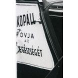 Kislány Ford Y személygépkocsin, NIKOPÁLL cigaretta szipka reklám, autó, jármű, közlekedés,  Horthy-korszak, 1930-as évek, Eredeti fotó, papírkép. 