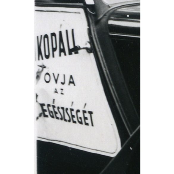 Kislány Ford Y személygépkocsin, NIKOPÁLL cigaretta szipka reklám, autó, jármű, közlekedés,  Horthy-korszak, 1930-as évek, Eredeti fotó, papírkép. 