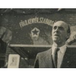 FOTO MAFIRT, kommunista agitáció, Rákoskeresztúr, vasútállomás,  Major Tamás színész (?), „Föld, kenyér , szabadság” propaganda felirat,  helytörténet, Pest megye, 1940-es évek, Eredeti fotó, pecséttel jelzett papírkép. 