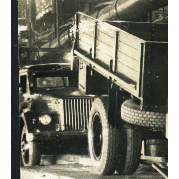Nagyobb méret, SIB Photoservice MOSCOW, GAZ-51-es teherautó a Molotov-Gorkij autógyárban, jármű, közlekedés, Szovjetunió, kommunizmus, 1940-es évek, Eredeti hátulján feliratozott sajtófotó, papírkép.  