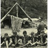 Magyar cserkésztábor Kolozsvár közelében, Erdély, Bádok (?) falu, cserkész egyenruha, sátor, tábor,  Horthy-korszak, 1943, 1940-es évek, Eredeti fotó, hátulján feliratozott papírkép. 