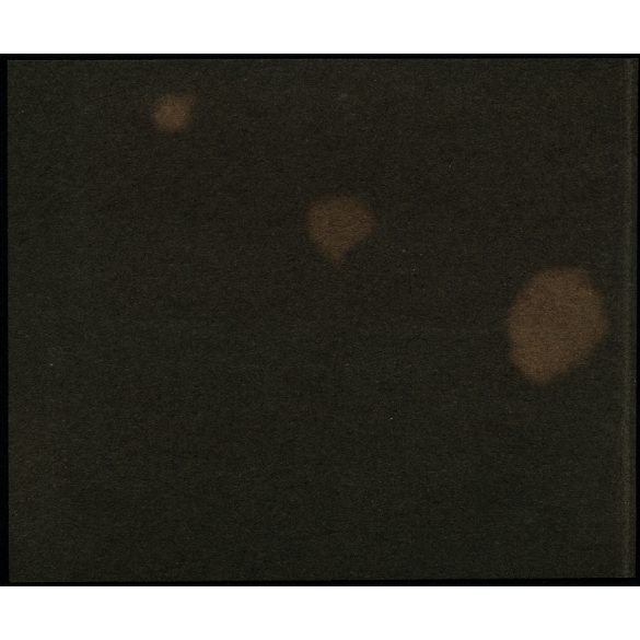 „A sadagórai zsidó temető”. Sadhora (Sadagora), Ukrajna, magyar katona egyenruhában a zsidó temetőben, judaika, keleti front, , 1. világháború, monarchia, 1910-es évek, Eredeti fotó, feliratozott kartonra kasírozott papírkép. 