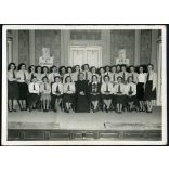 Nőmozgalom, fiatal nők „Félre a férfiakkal. Le a rabigával”, feliratú táblákkal, lelkész, pap, egyház, Horthy-korszak, 1941, 1940-es évek, Eredeti fotó, papírkép, hátulján Rajna Margit aláírásával.  