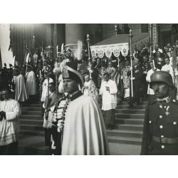   Nagyobb méret, Szendrő István jelzetlen fotóművészeti alkotása, Pacelli bíboros (később XII. Piusz pápa) az Eucharisztikus Kongresszuson, Budapest, Szent István Bazilika, 1938, 1930-as évek. Horthy-korszak, Eredeti feliratozott fotó, papírkép. Dekorá