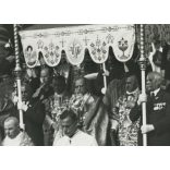 Nagyobb méret, Szendrő István jelzetlen fotóművészeti alkotása, Pacelli bíboros (később XII. Piusz pápa) az Eucharisztikus Kongresszuson, Budapest, Szent István Bazilika, 1938, 1930-as évek. Horthy-korszak, Eredeti feliratozott fotó, papírkép. Dekorá