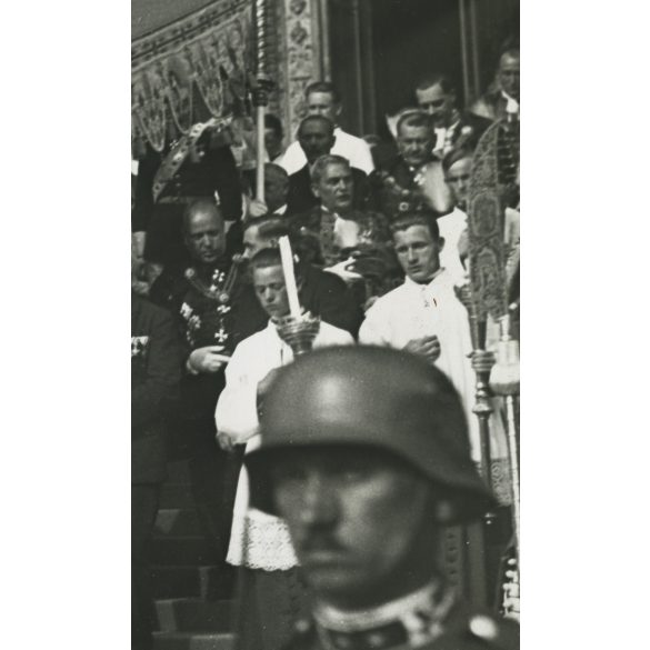 Nagyobb méret, Szendrő István jelzetlen fotóművészeti alkotása, Pacelli bíboros (később XII. Piusz pápa) az Eucharisztikus Kongresszuson, Budapest, Szent István Bazilika, 1938, 1930-as évek. Horthy-korszak, Eredeti feliratozott fotó, papírkép. Dekorá