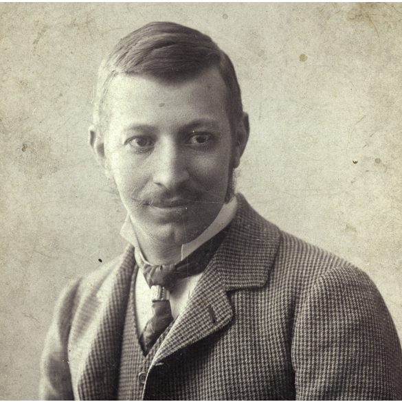 Balogh Rudolf műterme, Budapest, elegáns bajuszos férfi portréja, monarchia, 1900-as évek, Eredeti kabinetfotó.  