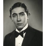 vitéz felsőtorjai Kováts fényképészmester műterme, Szeged, elegáns érettségiző fiú, fiatal férfi portréja,  Horthy-korszak, helytörténet, 1930-as évek, Eredeti fotó, papírkép, hátulján ragasztásnyomok és felirat.  