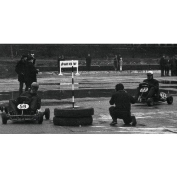 Nagyobb méret, gokart autóverseny, Budapest, Városliget, sport, jármű,  helytörténet, szocializmus, 1960-as évek, Eredeti fotó, papírkép, hátulján Dr. Reitter Lászlóné felirat.  