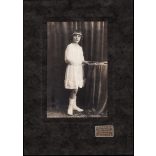 Nagyobb méret, Krummer Géza műterme, Gödöllő, elsőáldozó lány fehér ünneplő ruhában, Horthy-korszak, Pest megye, 1920-as évek, Eredeti fotó, jelzett kartonra ragasztott papírkép.   