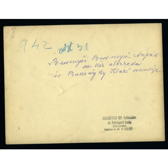 Nagyobb méret, Schaffer fotószalon, Budapest, Bánsághy Klári és Bessenyői Bessenyő Árpád alezredes esküvője, a menyasszony elegáns úri hölgyek társaságában, 2. világháború, Horthy-korszak, 1942, 1940-es évek, Eredeti fotó, pecséttel jelzett, hátulján