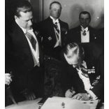 Nagyobb méret, Kertész képszolgálat, Budapest, aláírják a Római Paktumot megerősítő magyar-olasz-osztrák szerződést, politika, történelem, diplomácia, Horthy-korszak, 1938. január 12, 1930-as évek, Eredeti fotó, pecséttel jelzett papírkép. 