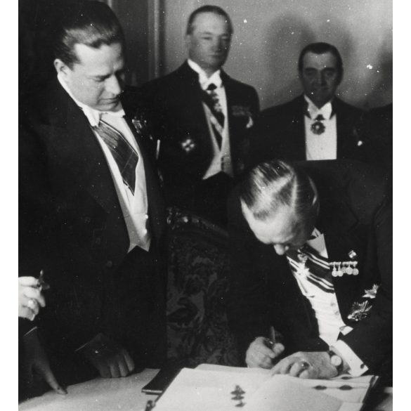 Nagyobb méret, Kertész képszolgálat, Budapest, aláírják a Római Paktumot megerősítő magyar-olasz-osztrák szerződést, politika, történelem, diplomácia, Horthy-korszak, 1938. január 12, 1930-as évek, Eredeti fotó, pecséttel jelzett papírkép. 