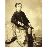 Ludwig Faust műterme, Pozsony, Felvidék,  elegáns fiú portréja, monarchia, 1870-es évek, Eredeti CDV, vizitkártya fotó, oldala vágott.   