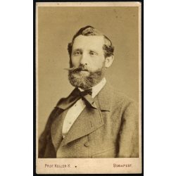   Prof. Koller Károly műterme, Budapest, elegáns szakállas úr portréja, Zettner (?) Károly, monarchia, 1880-as évek, Eredeti CDV, hátulján feliratozott vizitkártya fotó.   