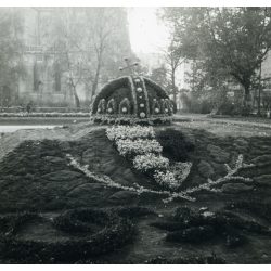   A Szent Korona virágokból, Kassa, Felvidék, Dóm, Horthy-korszak, 1940-es évek, Eredeti fotó, papírkép. 