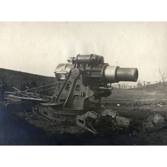 A 30 és feles (Skoda 30.5 cm. Mörser M. 11 mozsár) és a megfigyelő ballonja a fronton, katona, fegyver, egyenruha, 1. világháború, monarchia, 1910-es évek, Eredeti fotók, feliratozott kartonra ragasztott papírképek.