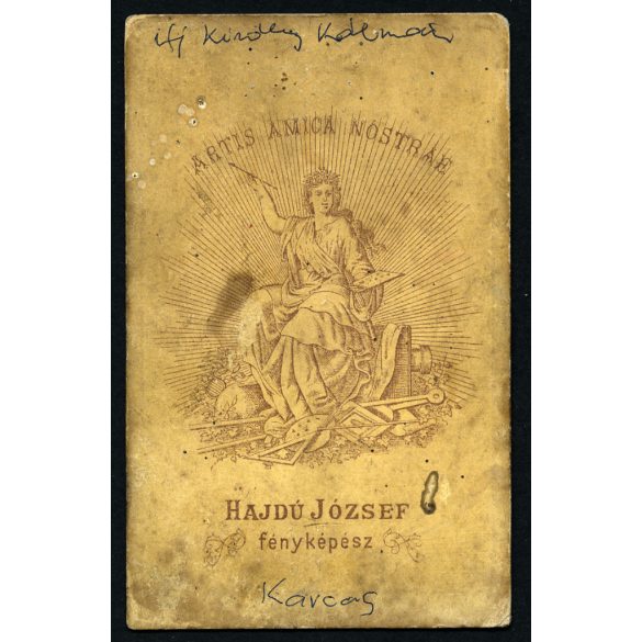 Hajdú József (vándor?)műterme, Karcag, ifj. Király Kálmán portréja, Jász-Nagykun-Szolnok megye, monarchia, 1890-es évek, helytörténet, Eredeti CDV, hátulján feliratozott ritka vizitkártya fotó. 
