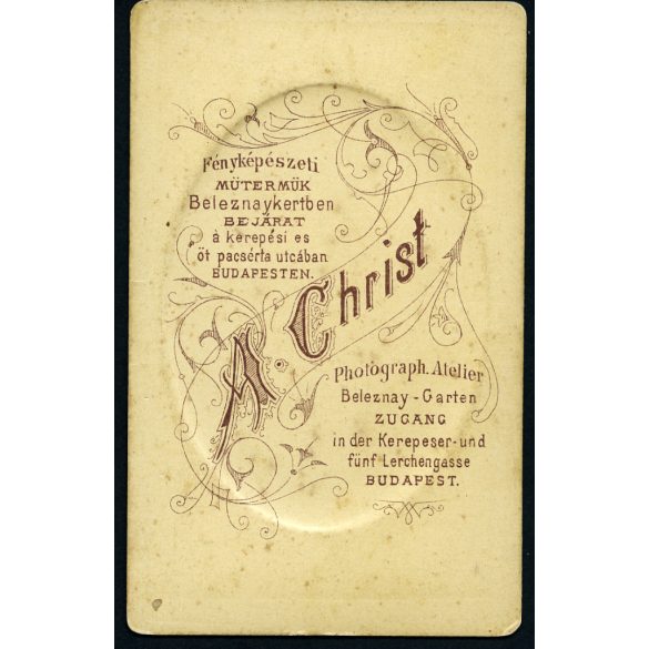 Christ Anna műterme, Budapest, elegáns nő gyönyörű fejfedővel, monarchia, 1870-es évek, Eredeti CDV, dombornyomott vizitkártya fotó. 