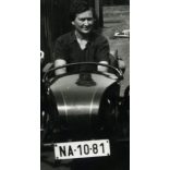 Kisfiú Zündapp KS 600 típusú oldalkocsis motorkerékpáron, Debrecen, jármű, közlekedés, szocializmus, 1959, 1950-es évek, Eredeti fotó, hátulján feliratozott papírkép.  