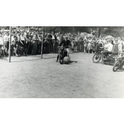   Motoros foci, focimeccs Csepel motorkerékpárokkal, ritka, különös, jármű, közlekedés, kommunizmus, 1950-es évek, Eredeti fotó, papírkép.  