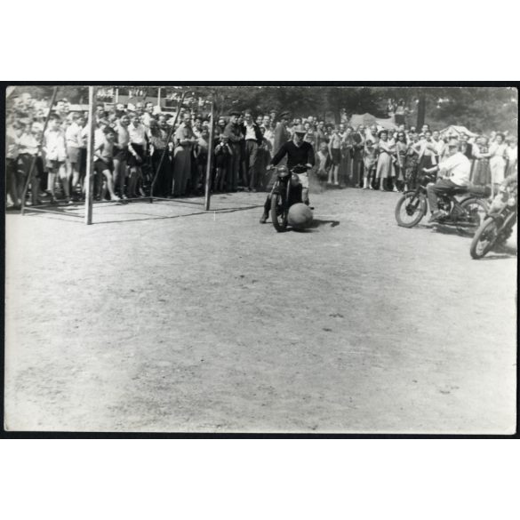 Motoros foci, focimeccs Csepel motorkerékpárokkal, ritka, különös, jármű, közlekedés, kommunizmus, 1950-es évek, Eredeti fotó, papírkép.  