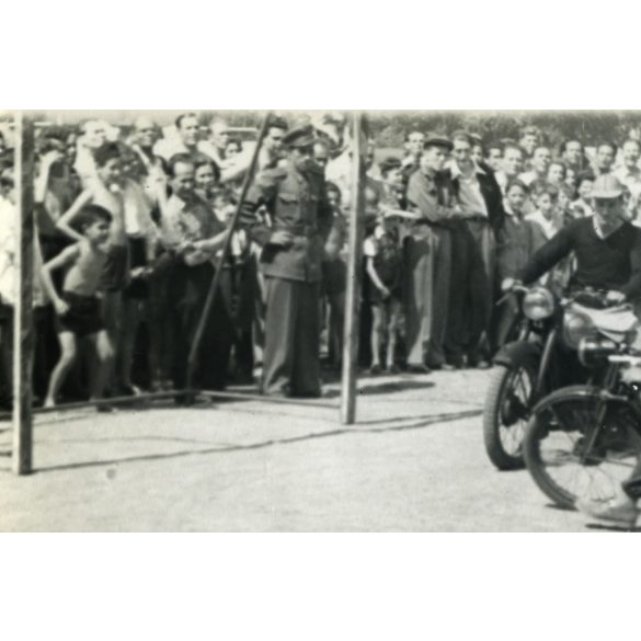 Motoros foci, focimeccs Csepel motorkerékpárokkal, motor, ritka, különös, jármű, közlekedés, kommunizmus, 1950-es évek, Eredeti fotó, papírkép. 