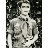 Mecher Béla cserkész egyenruhában, kalap, csizma, fokos, Horthy-korszak, 1934, 1930-as évek, Eredeti fotó, hátulján feliratozott papírkép.  