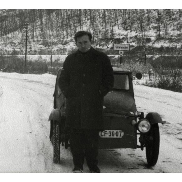 Velorex rokkantkocsi Szarvaskő határában, autó, motor, jármű, közlekedés, Heves-megye, szocializmus, 1960-as évek, Eredeti fotó, papírkép.  