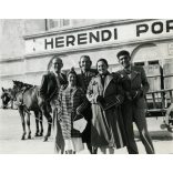 Elegáns társaság a porcelángyár előtt, Herend, ipartörténet, Horthy-korszak, Veszprém megye, helytörténet, 1930-as évek, Eredeti fotó, papírkép.   