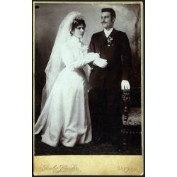   Szabó műterem, Orosháza, esküvő, menyasszony, vőlegény, bajusz, helytörténet, monarchia, 1910-es évek, Eredeti ritka kabinetfotó, Szakács Margit könyve szerint egy évig létezett a műterem.  