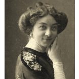 Nesselroth műterem, Baja, elegáns hölgy portréja, helytörténet, monarchia, 1912, 1910-es évek, Eredeti mélynyomóval jelzett fotó, hátulján feliratozott papírkép. 