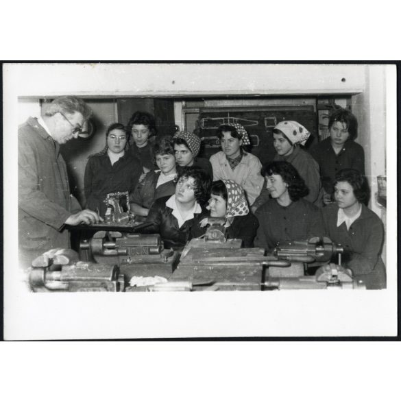 Ságvári Endre (Trefort Ágoston) iskola, Budapest, politechnikai oktatás a gyakorló műhelyben, szocializmus, 1960, 1960-as évek, Eredeti fotó, papírkép.   