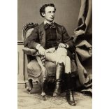 Borsos és Doctor műterem, Pest,   elegáns fiatal úr csizmában, monarchia, 1860-as évek, Eredeti CDV, vizitkártya fotó.   