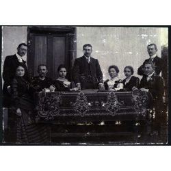   Nagyobb méret, községi iskola tantestülete, Torontálvásárhely, Vajdaság, tanár, monarchia, helytörténet, 1902, 1900-as évek, Eredeti fotó, vékony kartonra kasírozott papírkép, felülete kopott, foltos.  