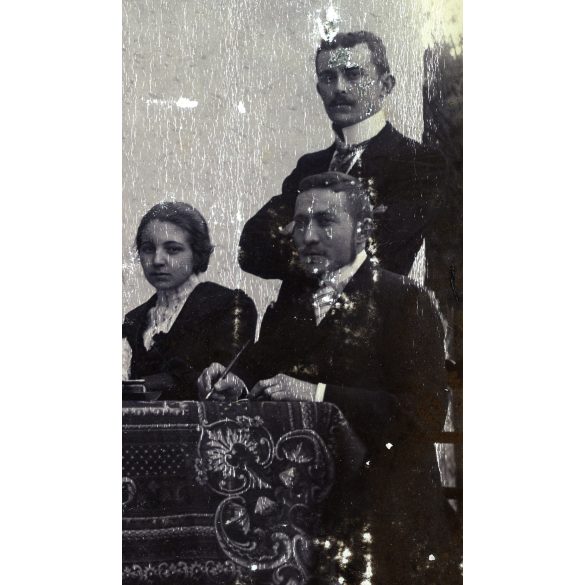 Nagyobb méret, községi iskola tantestülete, Torontálvásárhely, Vajdaság, tanár, monarchia, helytörténet, 1902, 1900-as évek, Eredeti fotó, vékony kartonra kasírozott papírkép, felülete kopott, foltos.  