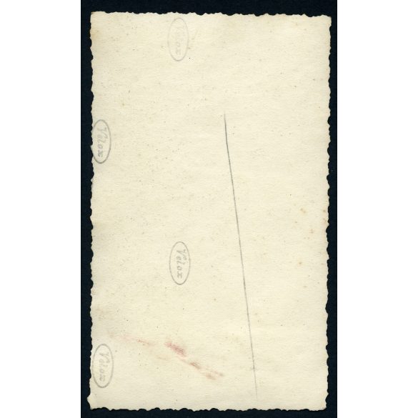 Nők matyó népviseletben, Mezőkövesd, Waller Sándor, Schwarcz Herman, üzlet, bolt, kirakat, felirat, ünnep, néprajz, helytörténet, Borsod-Abaúj-Zemplén megye, Horthy-korszak, 1930-as évek, Eredeti fotó, papírkép.  