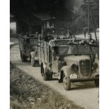 Német Wehrmacht katonák Ford Modell BB katonai teherautóval, egyenruha, 2. világháború, jármű, közlekedés, Horthy-korszak, 1940-es évek, Eredeti fotó, papírkép.  