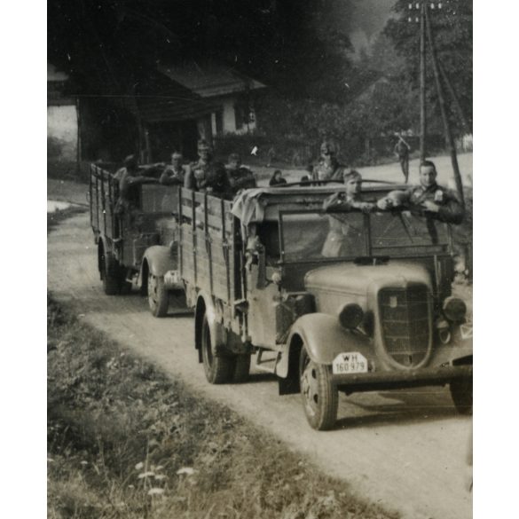 Német Wehrmacht katonák Ford Modell BB katonai teherautóval, egyenruha, 2. világháború, jármű, közlekedés, Horthy-korszak, 1940-es évek, Eredeti fotó, papírkép.  