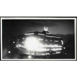   Carlton-Savoy Szálloda, Pozsony, Felvidék, városkép, ünnepi esemény, tömeg az utcán, Horthy-korszak, 1930-as évek, Eredeti fotó, ritka, éjszaka készült papírkép.  méret megközelítőleg (centiméterben): 6 x 11 Használt! Eredeti nagyítás! Nem reprint, 