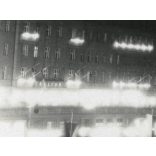 Carlton-Savoy Szálloda, Pozsony, Felvidék, városkép, ünnepi esemény, tömeg az utcán, Horthy-korszak, 1930-as évek, Eredeti fotó, ritka, éjszaka készült papírkép.  méret megközelítőleg (centiméterben): 6 x 11 Használt! Eredeti nagyítás! Nem reprint, 