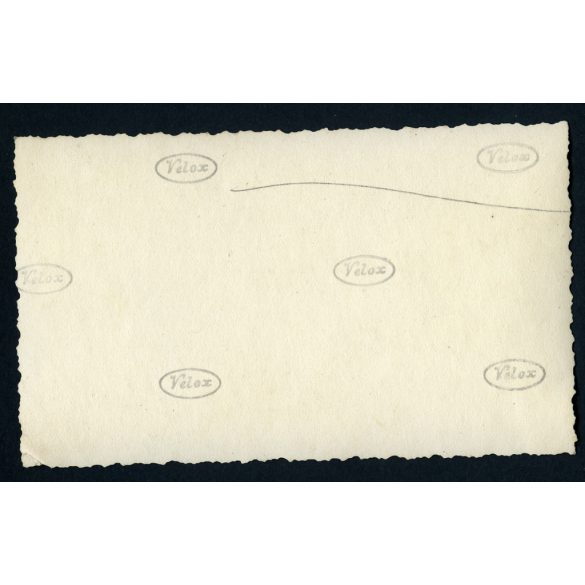 Nők matyó népviseletben, Mezőkövesd, Waller Sándor, Schwarcz Herman, üzlet, bolt, kirakat, egyházi ünnep,  felirat, ünnep, néprajz, helytörténet, Borsod-Abaúj-Zemplén megye, Horthy-korszak, 1930-as évek, Eredeti fotó, papírkép.   