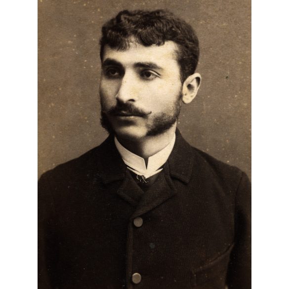 Császár műterem, Kolozsvár, Erdély,  elegáns szakállas úr portréja, Nuricsán Károly (?), monarchia, 1885, 1880-as évek, Eredeti CDV, hátulján Tordán feliratozott és szignózott vizitkártya fotó.  