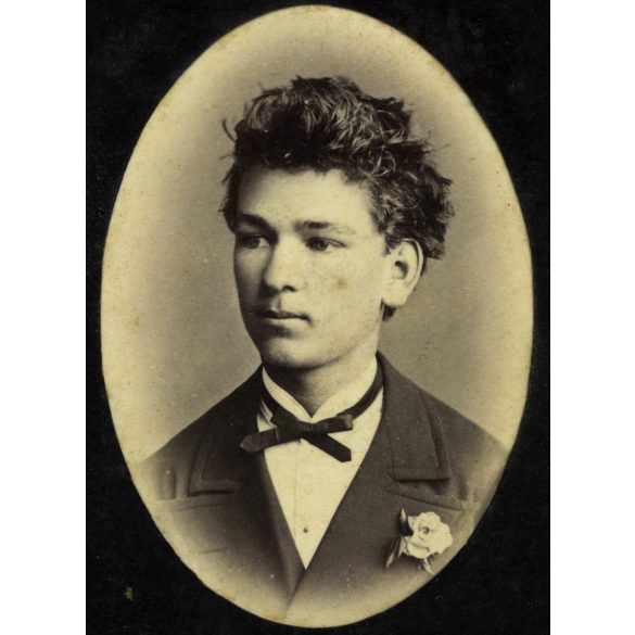 Ciehuski Péter műterme, Marosvásárhely („Maros Vásárhelytt”), Erdély, elegáns fiatal úr portréja, monarchia, 1860-as évek, Eredeti CDV, dombornyomott vizitkártya fotó!   